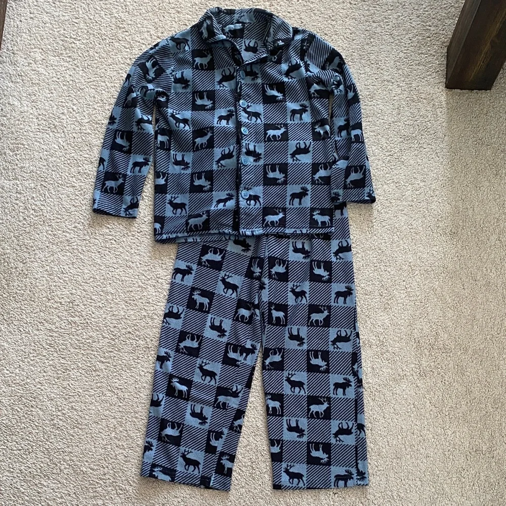 Kids Cozy Size Small 6/7 Button Up Reindeer Animal Print Pajama Set